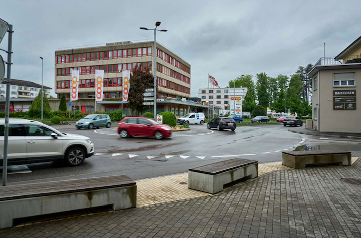 Kreisel Bahnhof Bild Duedingen 2025